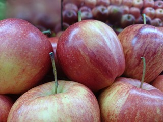 red apples in the market