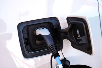 Elektroauto an Ladestation