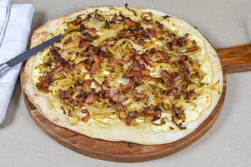 tarte aux oignons et lardons de porc