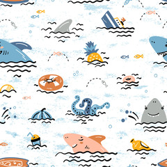 Fond de mer d& 39 été de dessin animé pour les enfants. Motif enfantin sans couture de vecteur avec des personnages souriants de requin mignon Doodle et divers objets et nourriture flottant ou coulant dans l& 39 eau