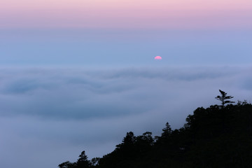 日本・7月の北海道　日勝峠、夜明けの雲海