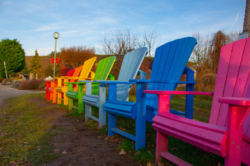 Verschiedenfarbige Sessel