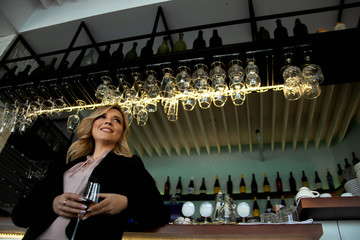 Fototapeta na wymiar Woman drink alkochol drinks in cafe near the bar. the female hand holding wineglass