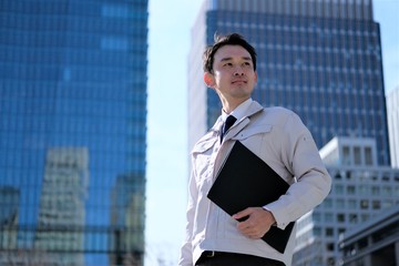 建築　ポートレート　ビジネスマン