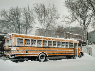 Fototapeta na wymiar Snowbound bus