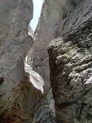 Fototapeta na wymiar gap in the rocks