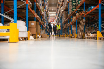 Managers in Warehouse discuss about business strategy	