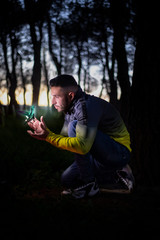 en el bosque descubriendo la magia © PintoArt