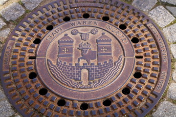 Stadt, Waren- Müritz, Metall, strasse, Abwasser, Zeichen