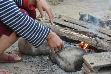 Obraz premium Hand of young woman kindle bonfire. Concept of warm up body in winter.