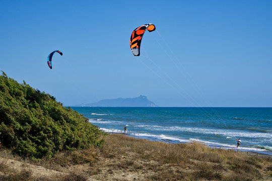Getting ready for kiteboarding at the Circeo National Park