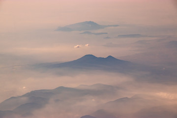 Vista aerea del Vesusio che si trova al centro della foto, a seguire si nota il Parco Virgiliano e...