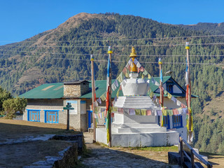 Obraz premium Local lodges on the trek. Everest base camp trek: from Taksindu to Salleri. Himalayas, Nepal.