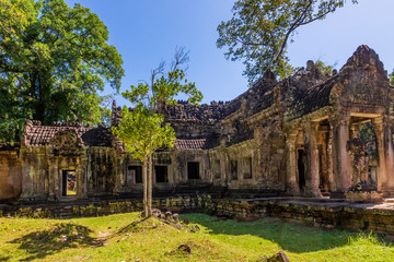 Fototapeta na wymiar Mystical and famous ruins of Anchor Wat in Cambodia with no people in summer