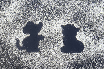 Cat and mouse made of powdered sugar