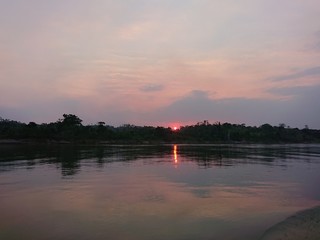 Atardecer en el río 