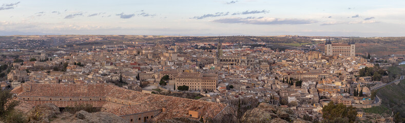 Fototapeta na wymiar Vista panoramica de Toledo en el mirador del valle