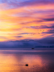 Sonnenuntergang mit schöner Wolkenstimmung am Bodensee	