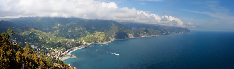 Fototapeta na wymiar Panoramic view of the Cinque Terre National Park