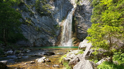 Wasserfall in den Alpen © bettina sampl