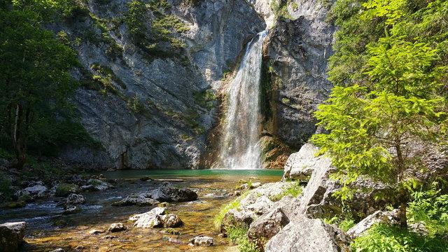 Wasserfall in den Alpen