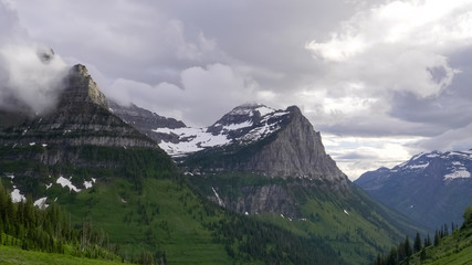 Fototapeta premium clouds at mt oberlin in glacier national park