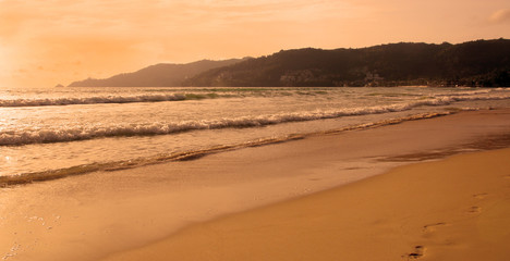 Fototapeta na wymiar Sunset on a tropical beach, sunset sky, sunset sea, seascape, Thailand