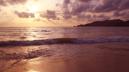 Fototapeta na wymiar Sunset on a tropical beach, sunset sky, sunset sea, seascape, Thailand