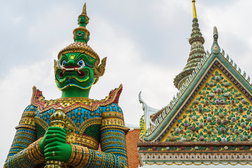 Fototapeta premium Giant statue in Wat Arun, Bangkok, Thailand