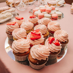 Obraz na płótnie Canvas Cupcakes with pink cream and strawberries
