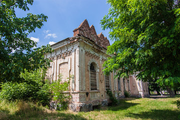 Fototapeta na wymiar Abandoned building in Tulchyn, Vinnitsa oblast, Ukraine