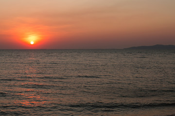 Obraz premium Sea pink sunset. Beautiful color clouds.