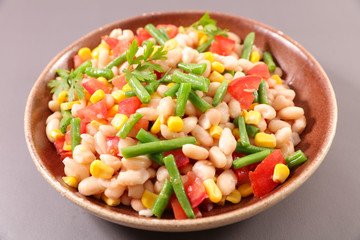 white bean salad with tomato, corn and green bean