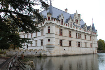 Fototapeta na wymiar renaissance castle in azay-le-rideau (france) 