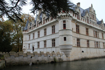 Fototapeta na wymiar renaissance castle in azay-le-rideau (france) 