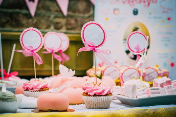 Raspberry cupcake with a sign for inscription with a bow