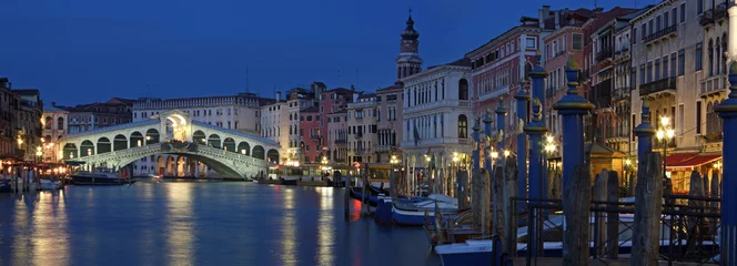 Papier Peint photo autocollant Pont du Rialto Venice at night 