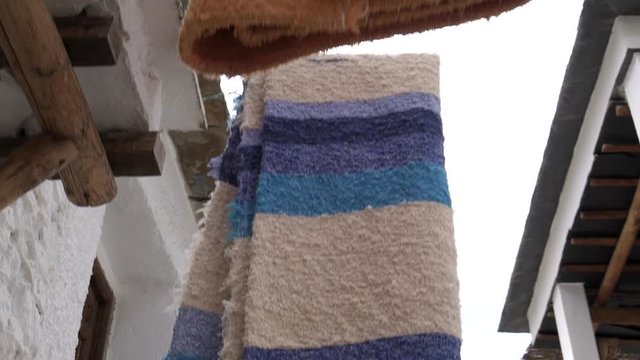 Jarapas de colores tendidas en balc&oacute;n de la Alpujarra de Granada Espa&ntilde;a HD