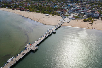 Luftbild auf den berühmten Pier in Sopot, Polen Ostsee.