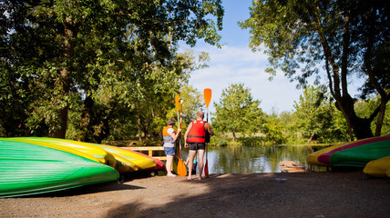 Kayak en bord de rivière. France