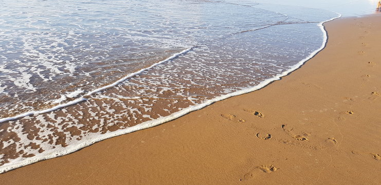 Cuando las olas tocan la playa