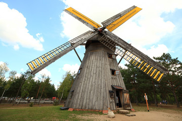 Wdzydze Kiszewskie wiatrak skansen © Dariusz