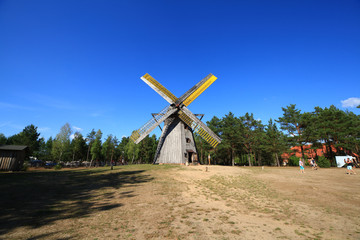 Wdzydze Kiszewskie wiatrak skansen © Dariusz