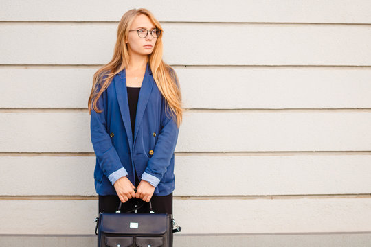 Young stylish business vumen engaged in work on the go.