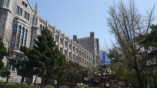 Kyung Hee University