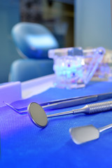 Salud dental clínica dental instrumental luz uv  - obrazy, fototapety, plakaty