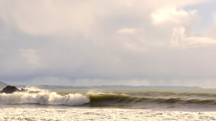 Fototapeta na wymiar Winter waves on the Cornish South Coast