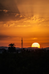 Obraz premium Beautiful sunset against brightly colored light. Image.