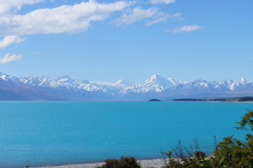 Fototapeta na wymiar New Zealand Turquoise Color Lake and Snow Mountains