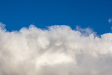 Obraz premium plumose clouds of the top tier in blue space of the sky